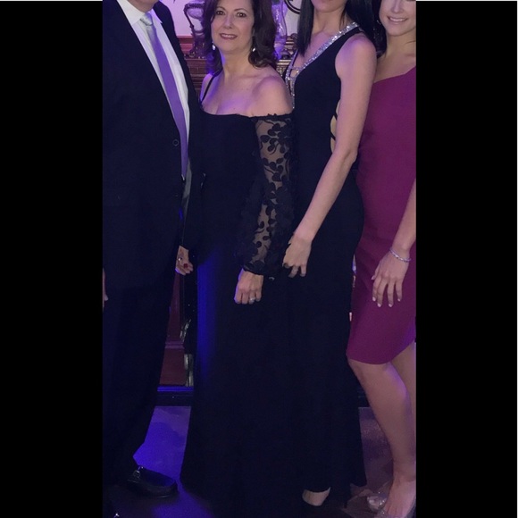 Black Gown - Picture 4 of 5